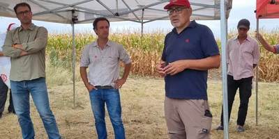 De de derecha a izq. Hector Chavez Gerente de Desarrollo , Juan Dreiling representante para el sur de Entre Rios LG y Diego Alonso Gte Comercial