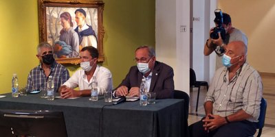 Miguel Lunghi Intendente de Tandil, Jorge Gonzalez Montaner CREA MAr y Sierras y organizadores del evento.jpg