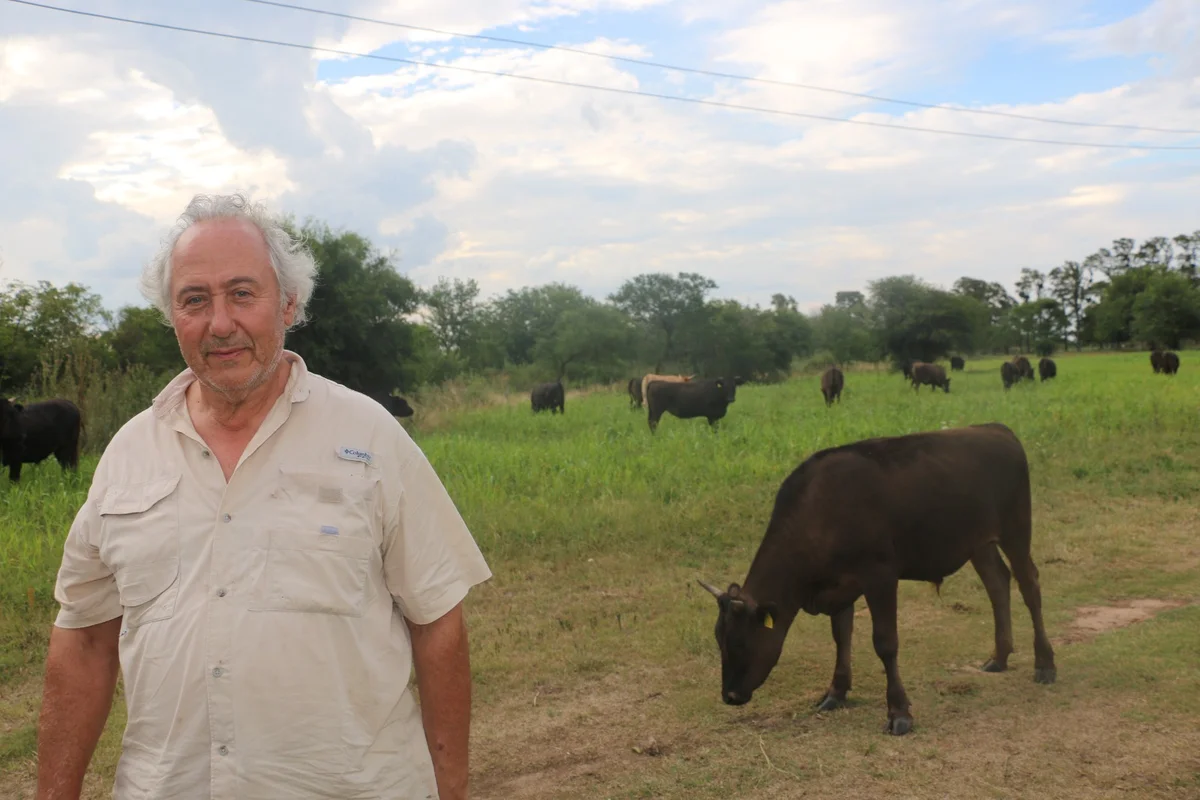 Ing, Luis Barcos en sus establecimiento Les Amis